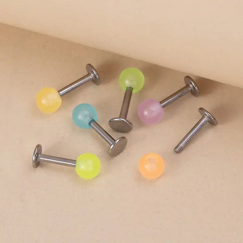 6 Stück leuchtende Ohrstecker