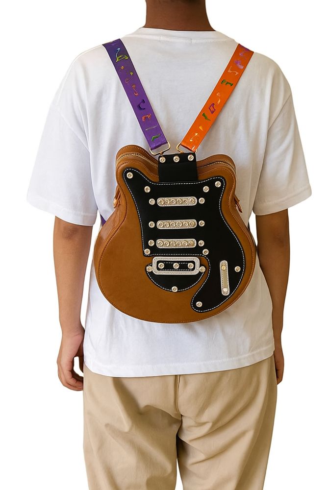 Rucksack in Gitarrenform braun